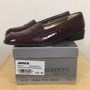 NIB Carlo Alberto cognac croc-embossed loafers